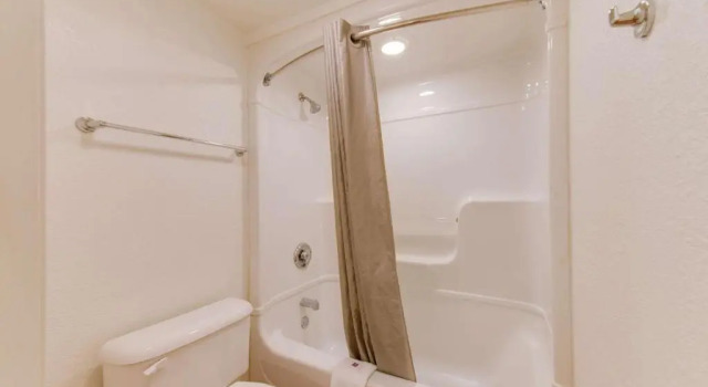 Номер Standard Travelodge by Wyndham Norfolk Airport