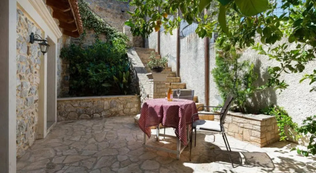 Коттедж Marigoula House