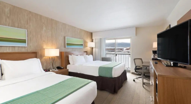 Четырёхместный номер Standard с балконом Holiday Inn Express Hotel & Suites Fraser Winter Park Area by IHG