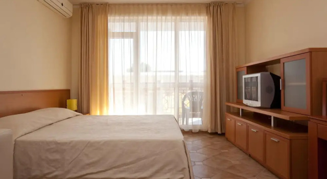 Apartment in Central Plaza, Забронировать Апартаменты/квартира Отели Солнечного берега с бассейном, рядом с Клуб GRAND, Бассейн