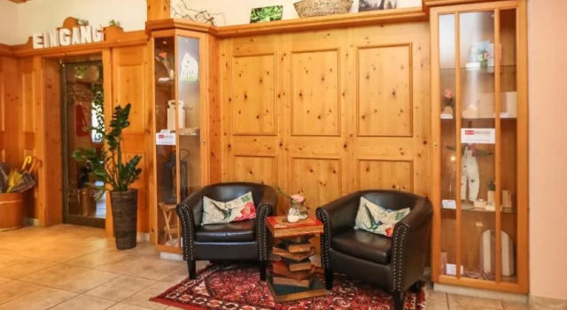 Dorfcafe Unken Hotelpension Swirtshaus Im Dorf, Rezerwuj Hotel Hotele w Salzburg z parkingiem, Parking