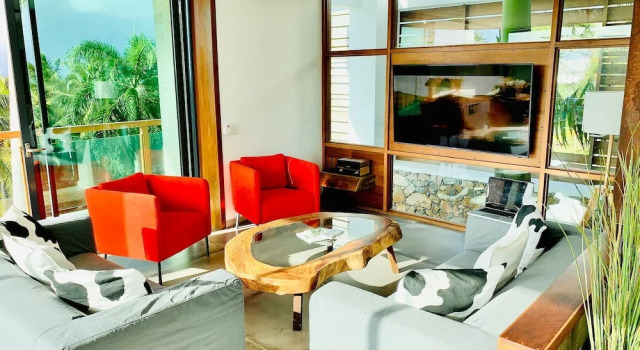 Modern 7 Bedrooms Villa on Private Beach Access, Book Villa Sommerhuse i Las Terrenas, Hytte