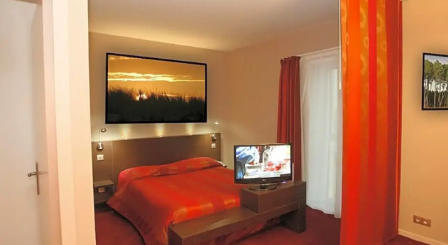 Четырёхместный семейный номер Standard The Originals City, Hôtel Les Thermes de lAvenue, Dax