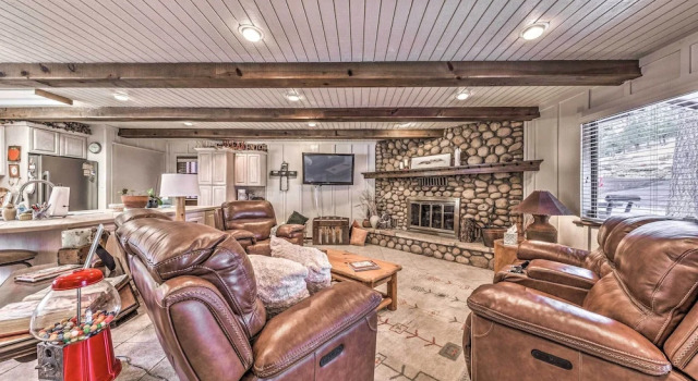 Коттедж Ruidoso Vacation Rental House w/ Deck & Chiminea