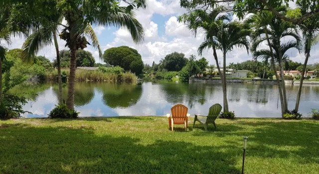 Коттедж Lakeside Vacation Home