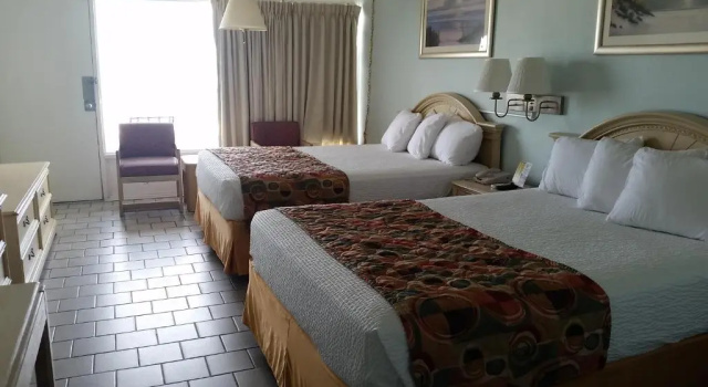 Четырёхместный номер Standard с видом на океан Vancouver Motel