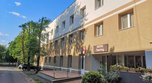 Touring Hotel