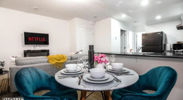 Коттедж VIBRANT EXECUTIVE HOME I World of Science Centre I w free parking & Fast WiFi!
