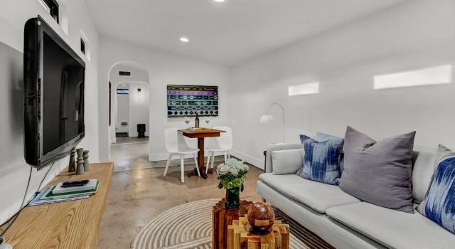 New! Stunning Modern Luxury Rental Steps to Main!, Забронировать Отель Фредериксберг Texas Wine Country, рядом с Театр Rockbox