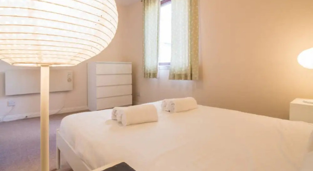 Spacious Canal side Apartment With Free Parking, Забронировать Апартаменты/квартира Апартаменты Мерчистон, Апартаменты/квартира