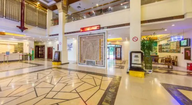 Xitai Hotel Jiangmen Gudou hot spring, Rezerwuj Hotel Hotele w Jiangmen z parkingiem, Parking