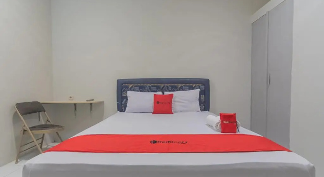 Двухместный номер Standard RedDoorz Plus at Bukit Cinta Street Balikpapan