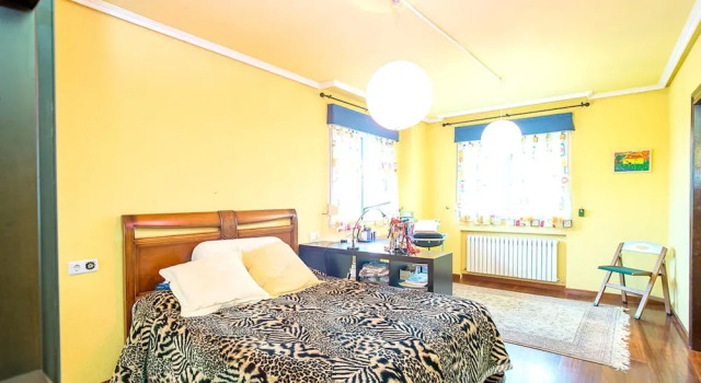 Villa With 5 Bedrooms in Gijón, With Wonderful Mountain View, Private Pool, Enclosed Garden Near the Beach, Prenota Villa Hotel a Asturie con parcheggio, Parcheggio