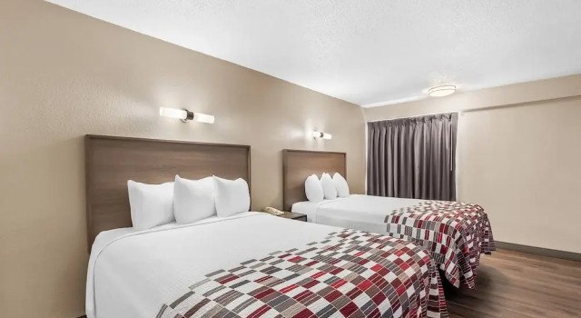 Четырёхместный номер Standard Red Roof Inn Washington, DC