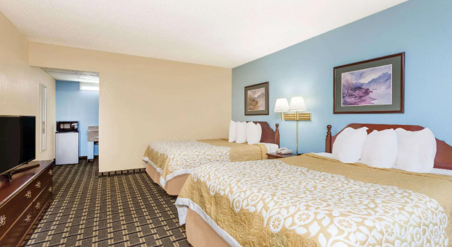 Четырёхместный номер Standard Days Inn by Wyndham Clayton