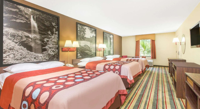 Sechser Suite Super 8 by Wyndham Dublin