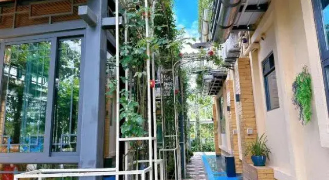 Qingban Dianchi Meisu (Dianchi University Fisherman Village Subway Station Branch), Rezerwuj Hotel Hotele w Kunming z parkingiem, Parking