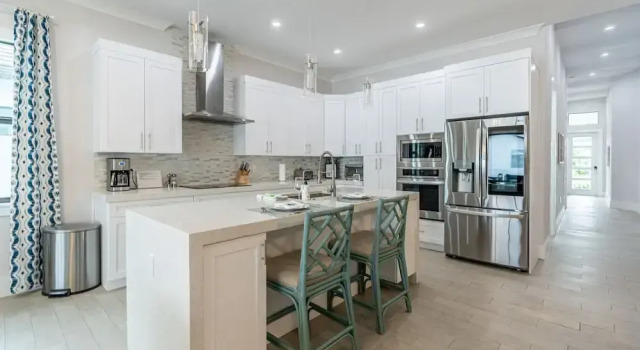 Seas - Naples - 795 108th Ave N