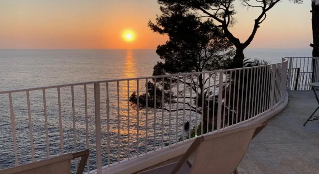 Вилла Maripins. Villa con jacuzzi y vistas únicas al mar