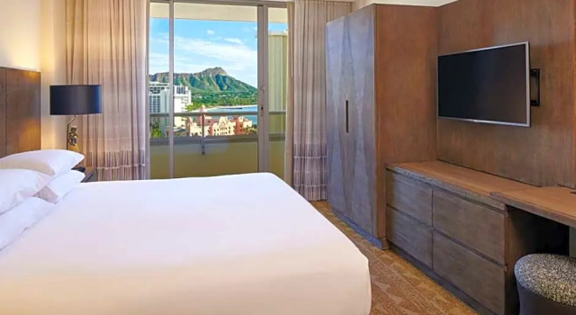 Четырёхместный люкс с 2 комнатами с видом на океан Embassy Suites by Hilton Waikiki Beach Walk