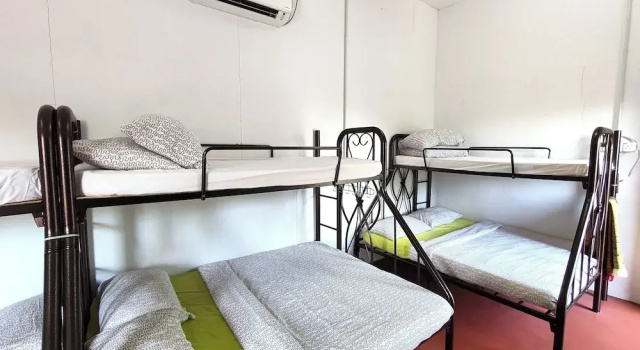 Кровать в общем номере Eleven Inn Langkawi
