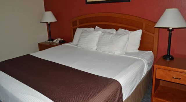 Двухместный люкс c 1 комнатой Paola Inn and Suites