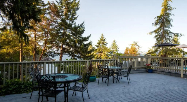 Люкс с видом на бассейн Rockwater Secret Cove Resort
