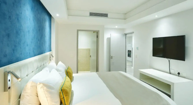 Люкс Пентхаус с 3 комнатами Protea Hotel by Marriott Cape Town North Wharf