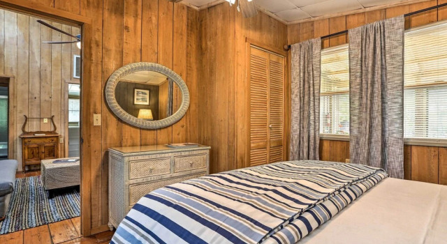 Коттедж Cozy Hatteras Island Abode ~ 1 Mi to Frisco Beach!
