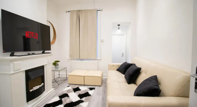 London Apt - Sleeps 4 - Parking - Wifi