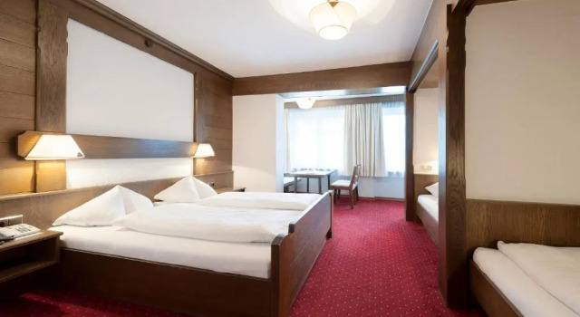 Четырёхместный номер Standard Hotel Goldener Löwe