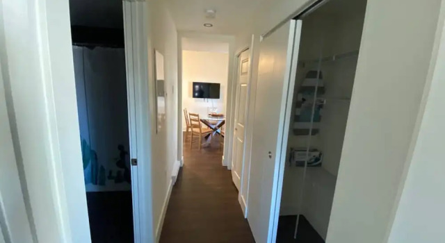 New Dt Apartment Walk To All, Rezerwuj Apartament Northwest Edmonton Edmonton, w pobliżu Edmonton Symphony