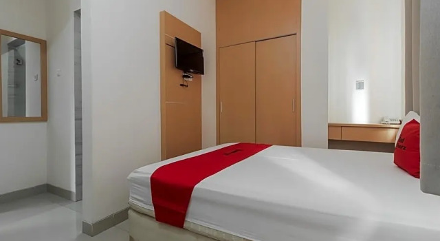 Premium double chambre RedDoorz Plus near Galaxy Bekasi
