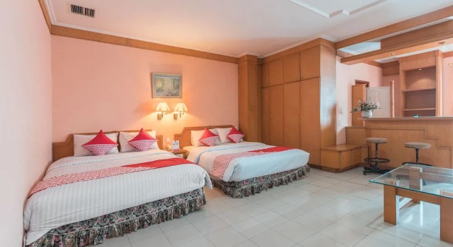 OYO 671 Hotel Capitol, Reserva ahora Hotel Hoteles en Provincia de Yakarta con aparcamiento, Aparcamiento