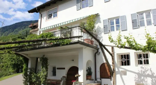 Weingut Pardellerhof, Забронировать Отель Марленго Merano and Sorroundings