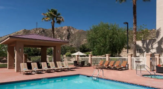 Номер Deluxe Courtyard by Marriott Santa Clarita Valencia