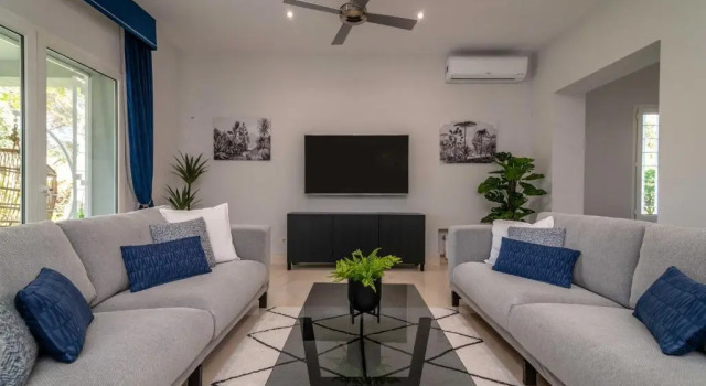 VACATION MARBELLA I Guadalmina Golf Front Villa, Private Pool, Cinema Room, TOP location, Close to the Beach and Puerto Banus, Забронировать Вилла Виллы Сан-Педро-де-Алькантара, рядом с Playa de Lindavista, Вилла