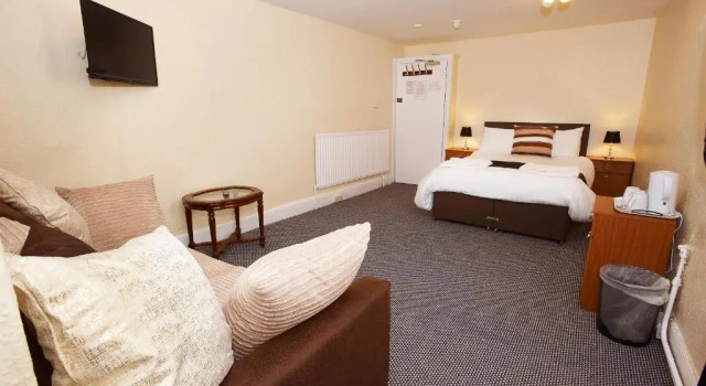 The Black Swan Inn B & B