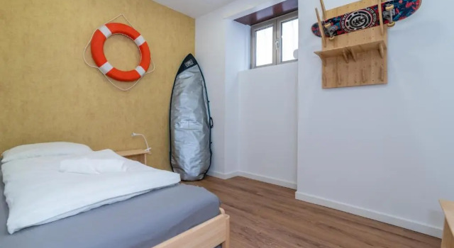 Dude Beach Hostel, 预订 青年旅舍 费圭拉达芙兹 Beira Alta, 靠近 Buarcos Beach