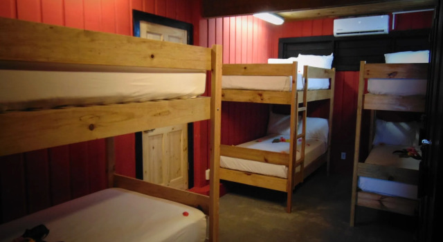 Barefoot Cay Resort, Book Ferieresort 4-stjernede hoteller i Roatan, 4*