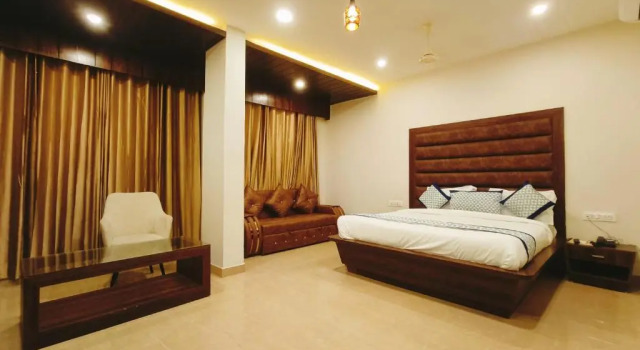 Люкс Hotel Diamond Creek ,Near Railway Station