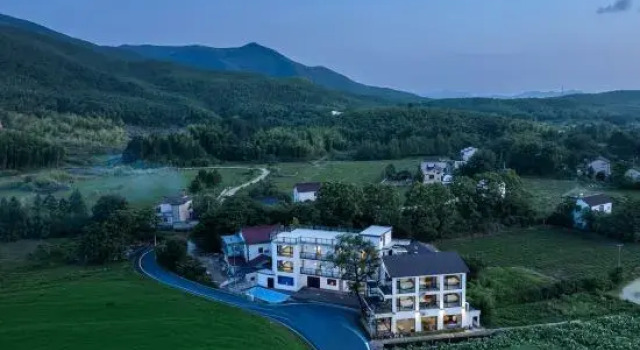 Wuju Wusu (Yueliangwan Scenic Area), Rezerwuj Hotel Xuancheng Anhui