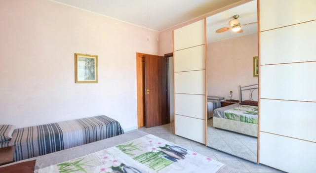 Beautiful Apartment in Monte Isola With 1 Bedrooms and Wifi, Buchen Sie Ferienwohnung Hotels in Iseosee mit Parkplatz, Parkplätze