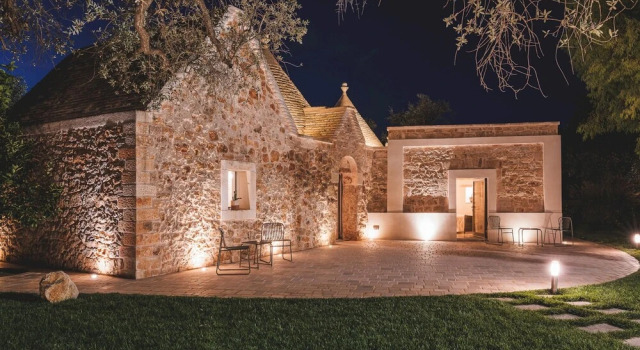 TRULLI BIANCAPETRA 8&2, Emma Villas, Book Villa Hotels in Murgia with Parking, Parking