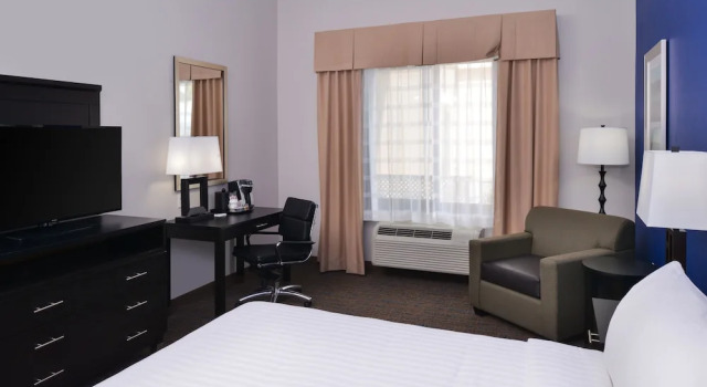 Двухместный номер Standard Holiday Inn Express & Suites Bakersfield Airport by IHG