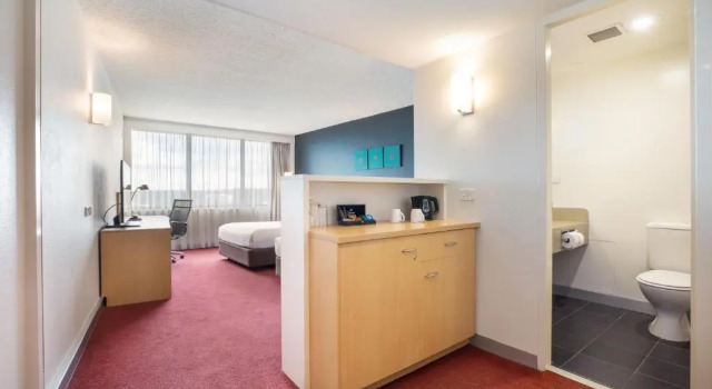 Четырёхместный номер Standard Holiday Inn Melbourne Airport by IHG