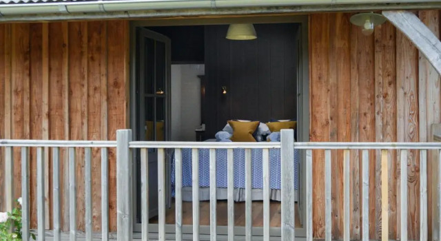 Коттедж c 1 комнатой Retreat East