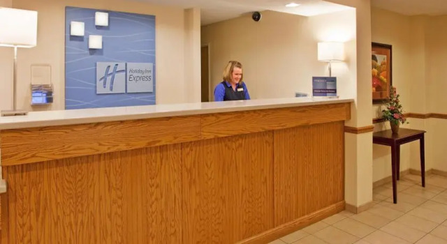 Holiday Inn Express Fulton, Varaa Hotelli Fulton Missouri