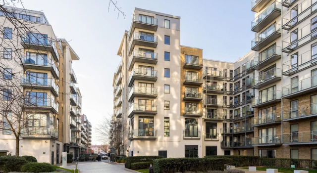 Beautiful Bow Apartment
