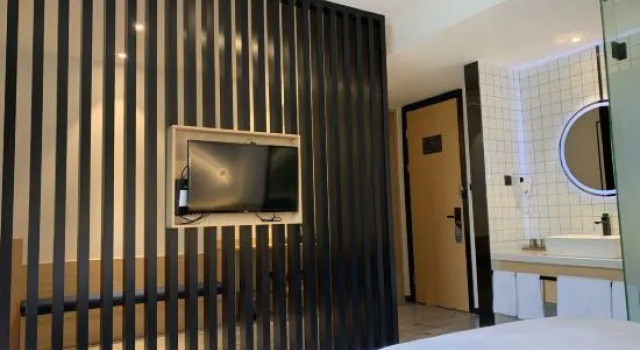 Люкс Business Changee Hotel (Shanghai Caolu Minlei Road Subway Station Shangchuan Road)